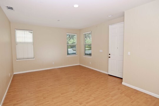 Building Photo - 444 Chestnut St,Brentwood
