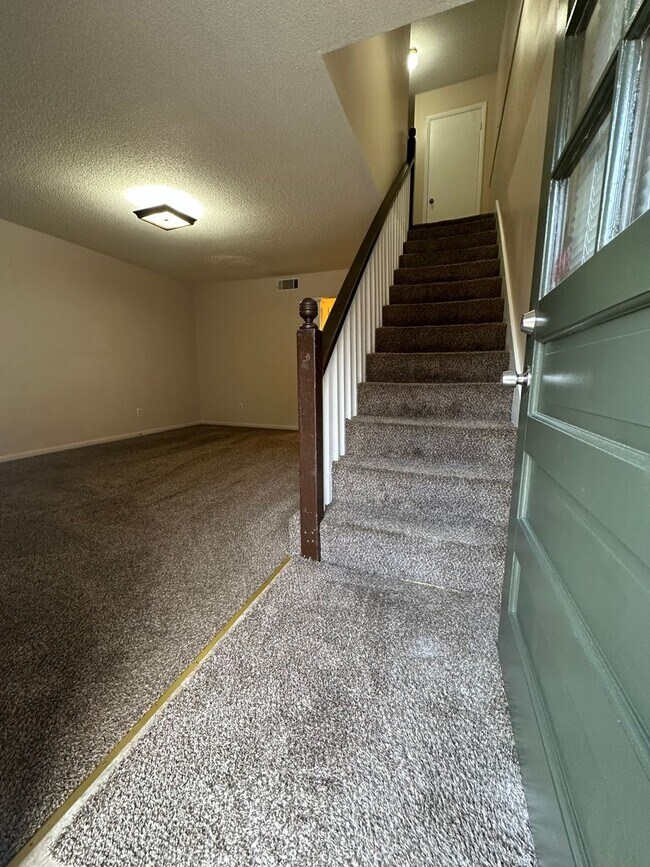 Building Photo - 6293 Teletha Ln