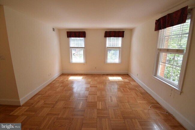 Building Photo - 2727 Ordway St NW