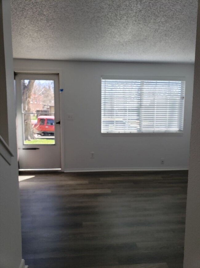 Foto del edificio - 2 Bedroom Townhome - Spacious!
