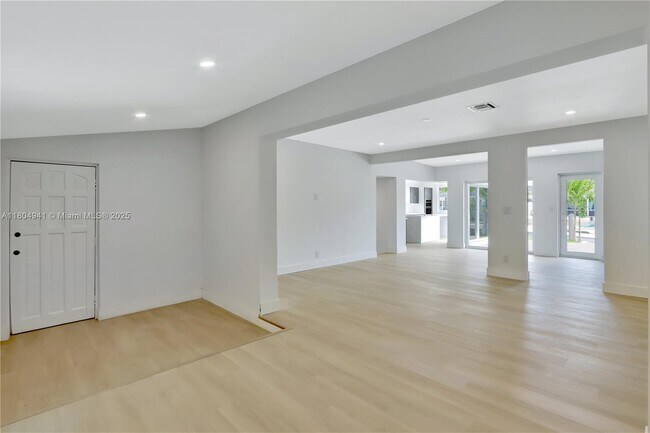 Foto del edificio - 1720 SW 23rd Ave