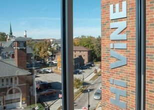 Building Photo - Hi Vine