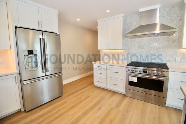 Building Photo - 124 Esmeyer Dr