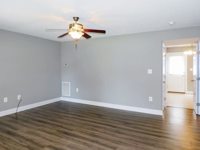 Building Photo - 46165 Kayak Ct
