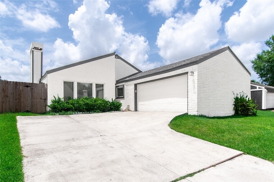 Photo - 6423 Coachwood Drive Unit