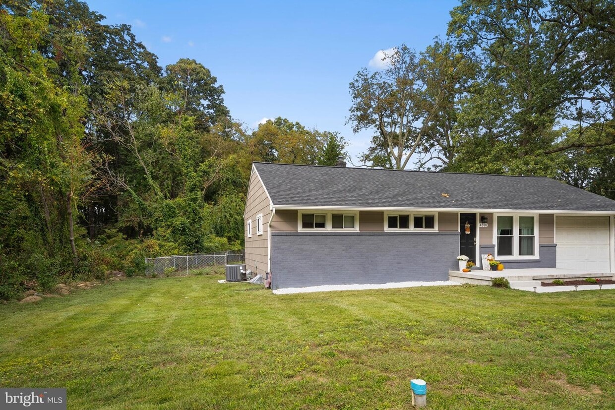 Primary Photo - 4570 Mountain Rd