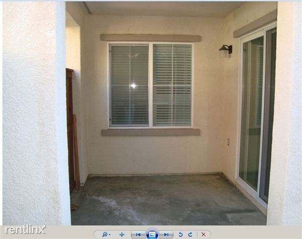 Building Photo - 15415 Park Point Ave