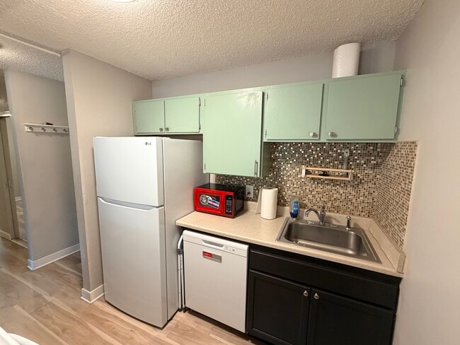 Kitchen - 2707 Valmont Rd