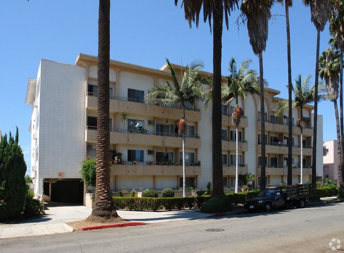 Building Photo - 535 N Hayworth Ave