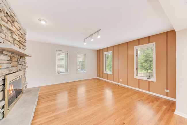 Building Photo - 2545 Leach Dr