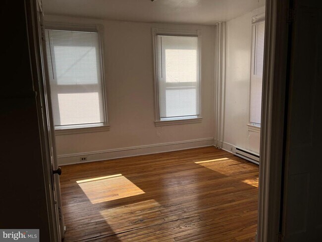 Building Photo - 115 N Reservoir St