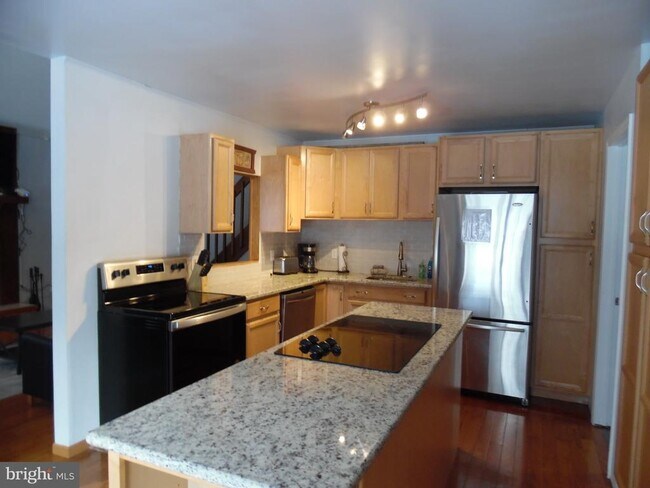 Building Photo - 62 Byron Ln