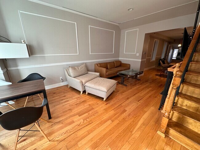 spacious first floor living room - 1823 Ginnodo St