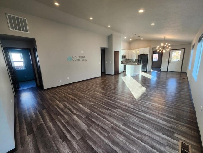 Foto del edificio - 1421 E Providence Ave