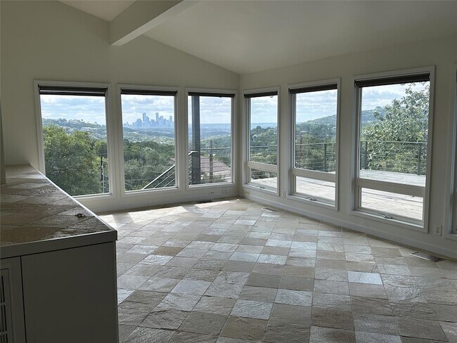 Foto del edificio - 5206 Scenic View Dr