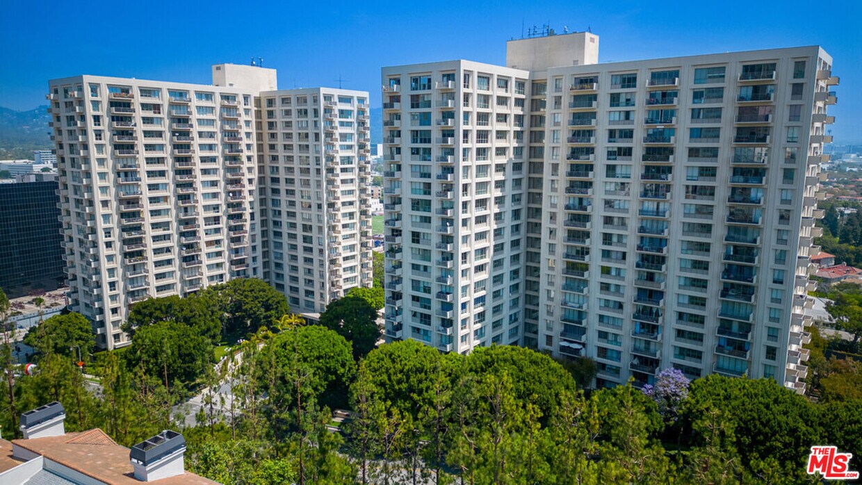 Primary Photo - 2170 Century Park E