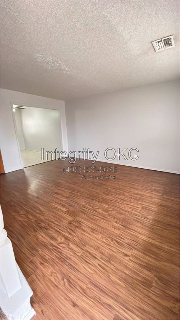 Building Photo - 2612 Elwood Dr