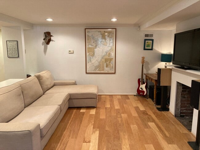 Foto del edificio - 1625 R St NW
