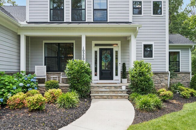 Foto del edificio - Impressive 6 Bed 4.5 Bath Single-Family Ho...