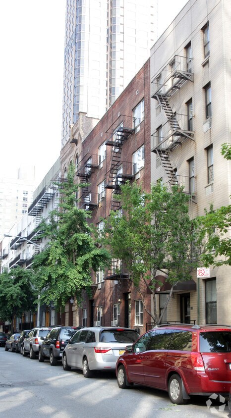 Primary Photo - 443 E 83rd St