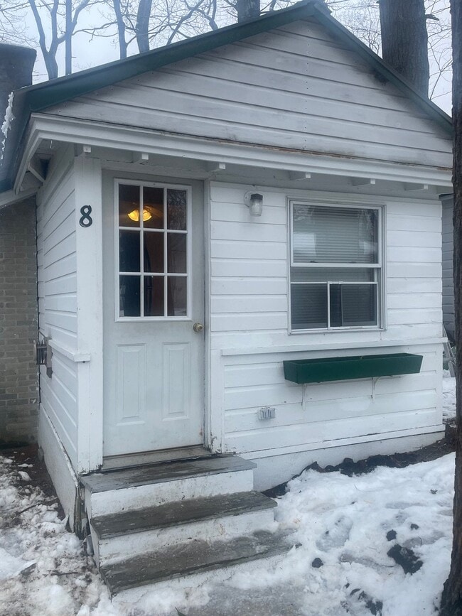 Building Photo - 694 Sebago Rd