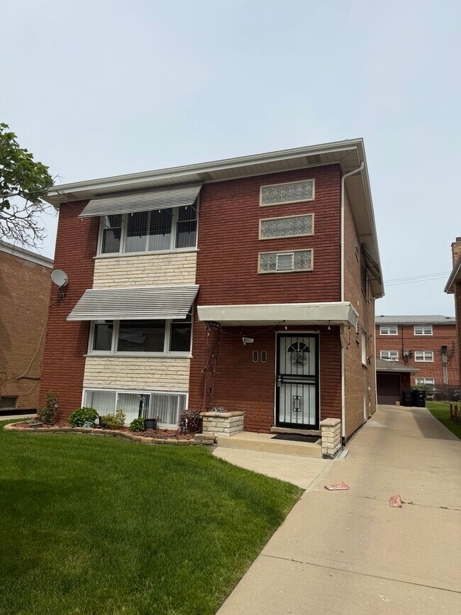 Building Photo - 8011 S Komensky Ave