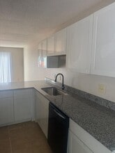 Building Photo - 3529 Lynhaven Dr