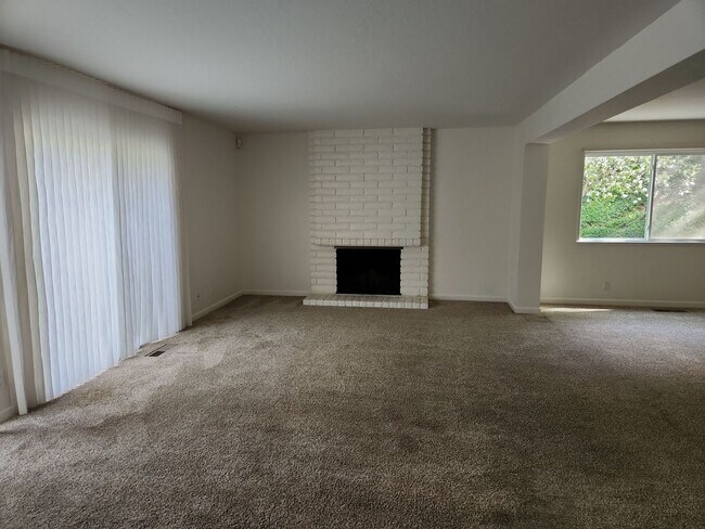 Foto del edificio - Large Single Family Home with Stunning Vie...