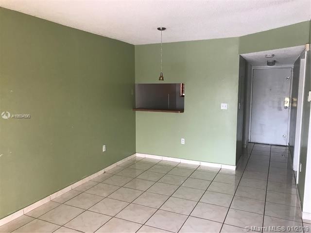 Building Photo - 2441 SW 31st Ave
