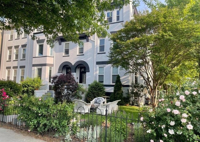 Building Photo - 1038 Lamont St NW