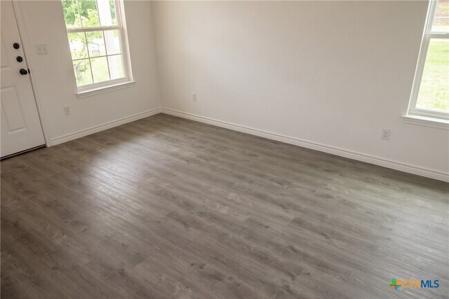 Foto del edificio - 921 Ashwood Dr