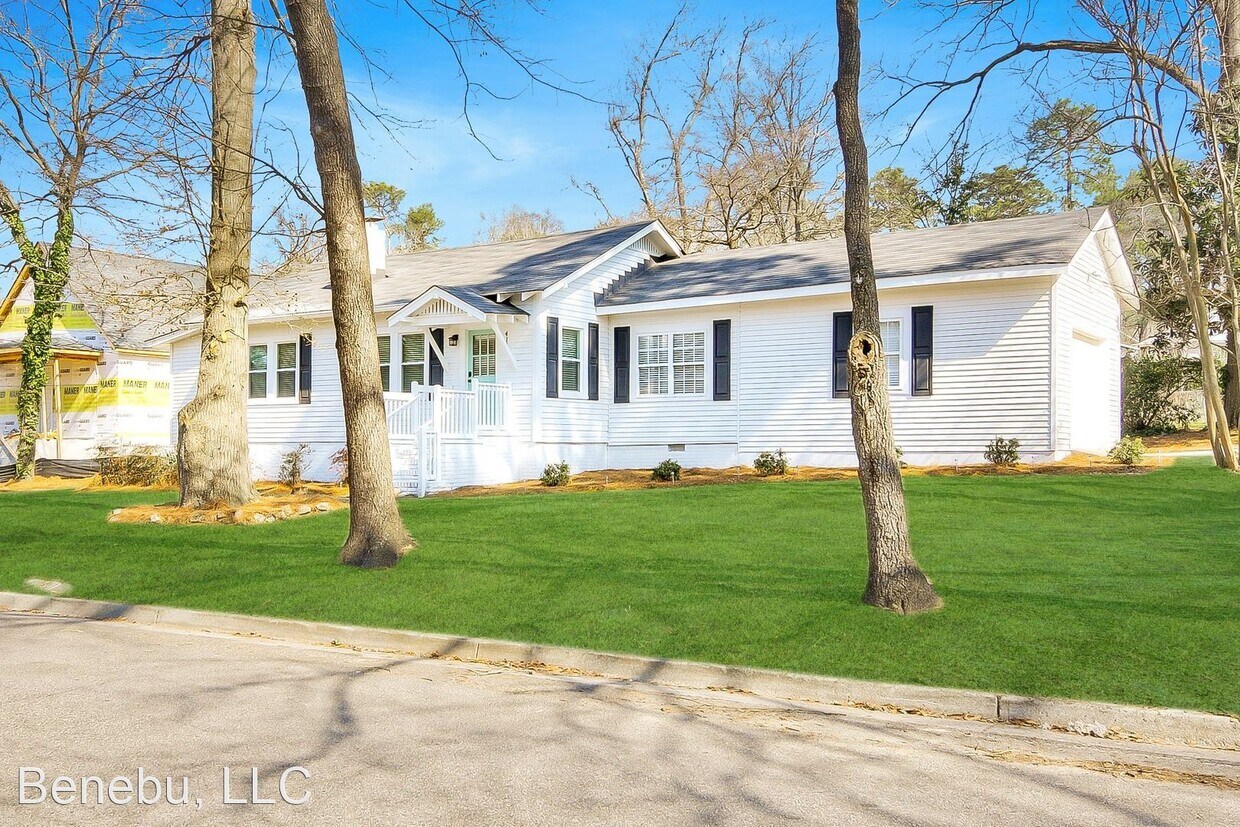 Primary Photo - 2 br, 2.5 bath House - 411 W. Woodlawn Avenue