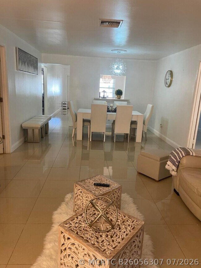 Foto del edificio - 12026 Suellen Cir
