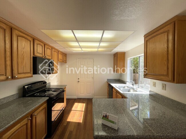 Building Photo - 2875 Georgia Dr