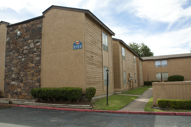 Building Photo - Red Fox Apartments