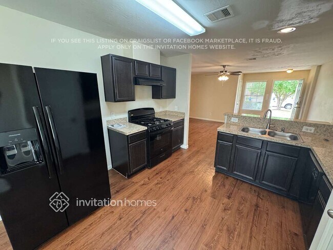 Foto del edificio - 18746 Dennington Dr