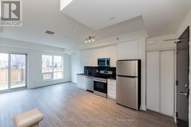 Photo du bâtiment - 861-T861 Sheppard Ave W