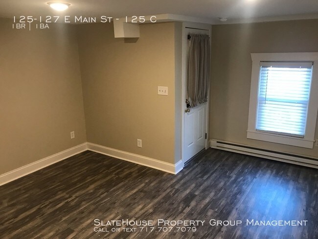 Building Photo - Newly Renovated Apartment with Kitchenette