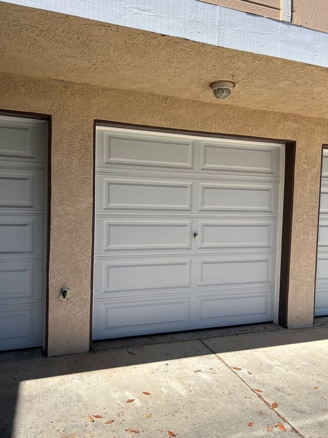 Building Photo - 702 Jay Cir