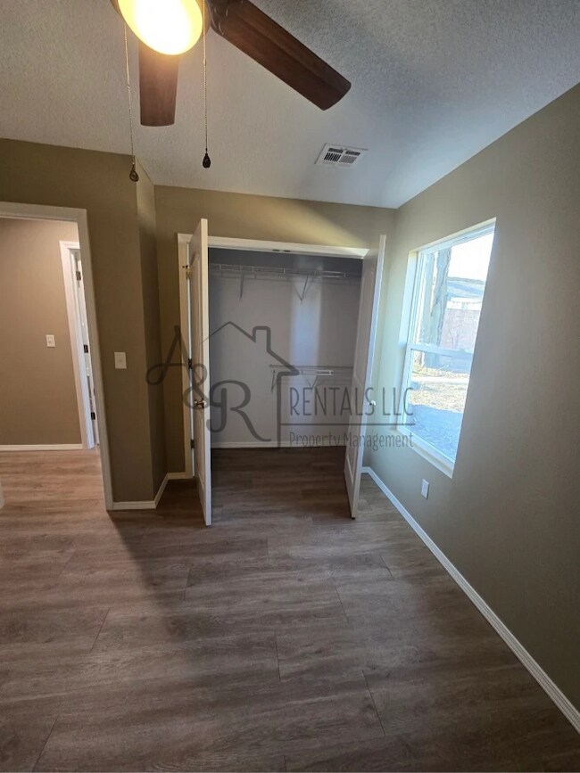 Foto del edificio - 213 W Forest St