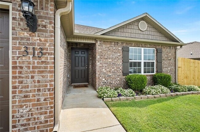 Foto del edificio - 313 Wood Creek St