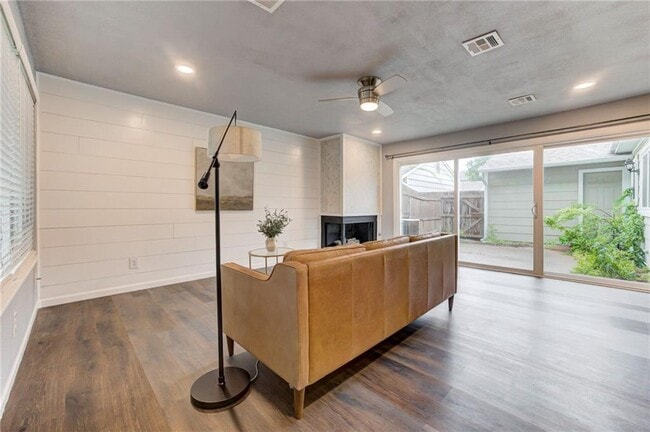 Foto del edificio - 2833 Indian Creek Blvd