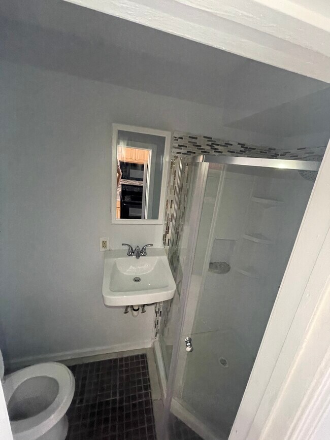 Upstairs bathroom - 39 Wethersfield Ave
