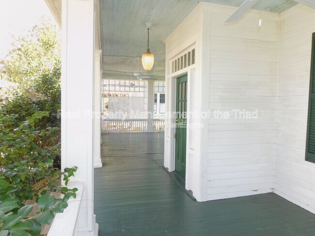 Foto del edificio - 1224 Glade St NW