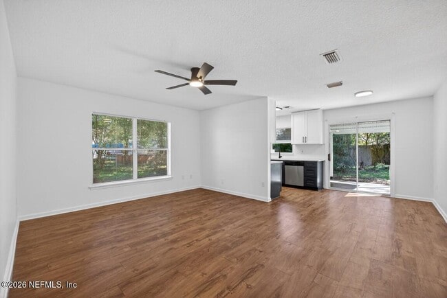 Building Photo - 411 Pearl St