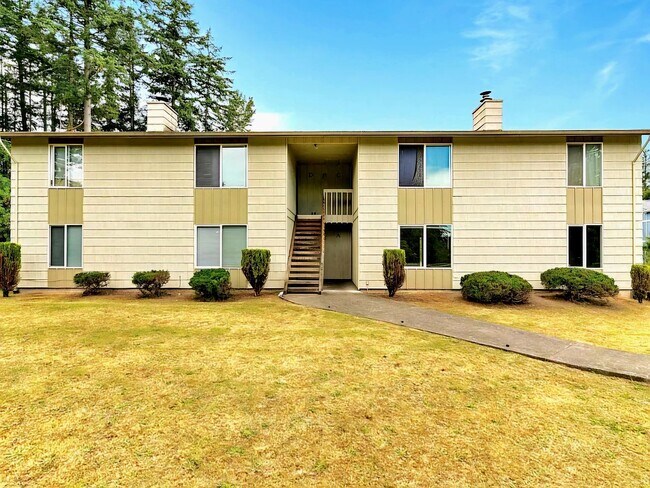 Building Photo - 4 Plex near University Place, #B (PRICE REDUCED)