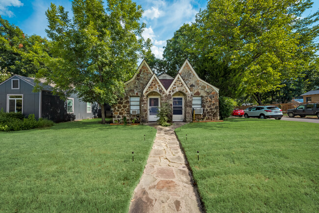 Front View 1 - 2518 Yucca Ave