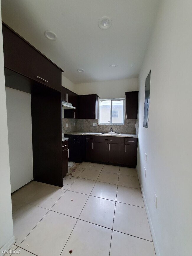 Building Photo - 3 br, 2 bath House - 2401 NW 80th St # 239...