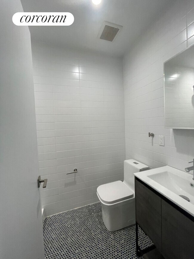 Foto del edificio - 228 Monroe St