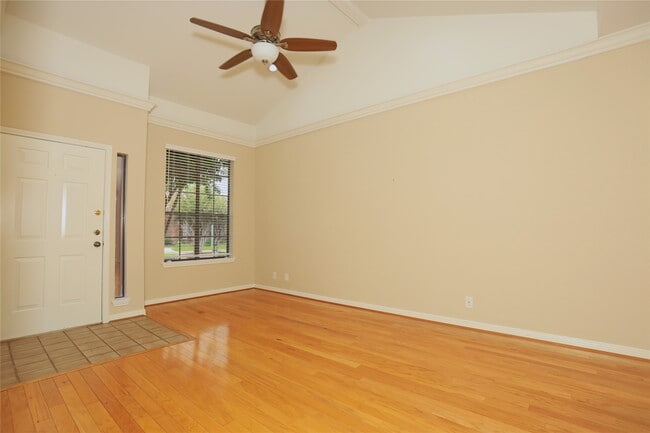 Building Photo - 107 Manor Pl